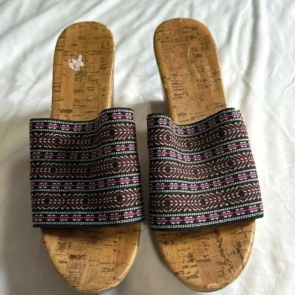 Montego Bay Club wedge sandals size 9